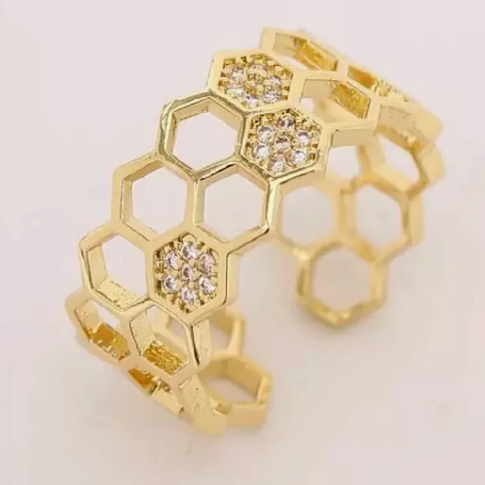GOLD HONEYCOMB BEE COCKTAIL RING‎ ‘BEE MINE’